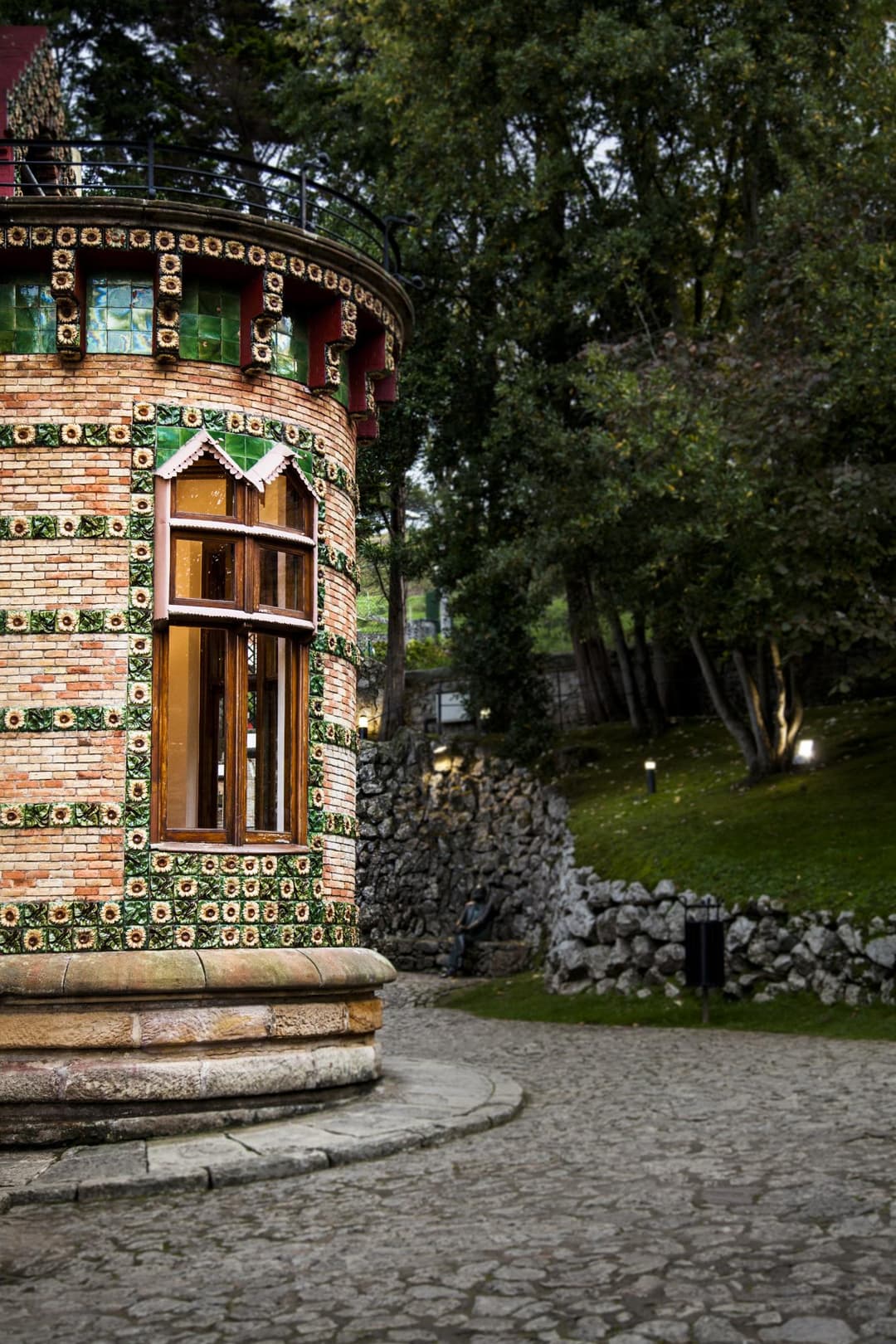 El Capricho de Gaudí – La joya modernista de Cantabria: El Capricho de Gaudí – Visita guiada oficial