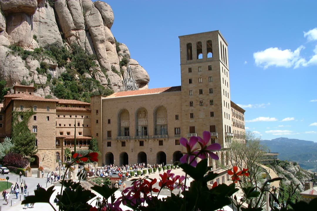 Hola Barcelona – Montserrat Experience